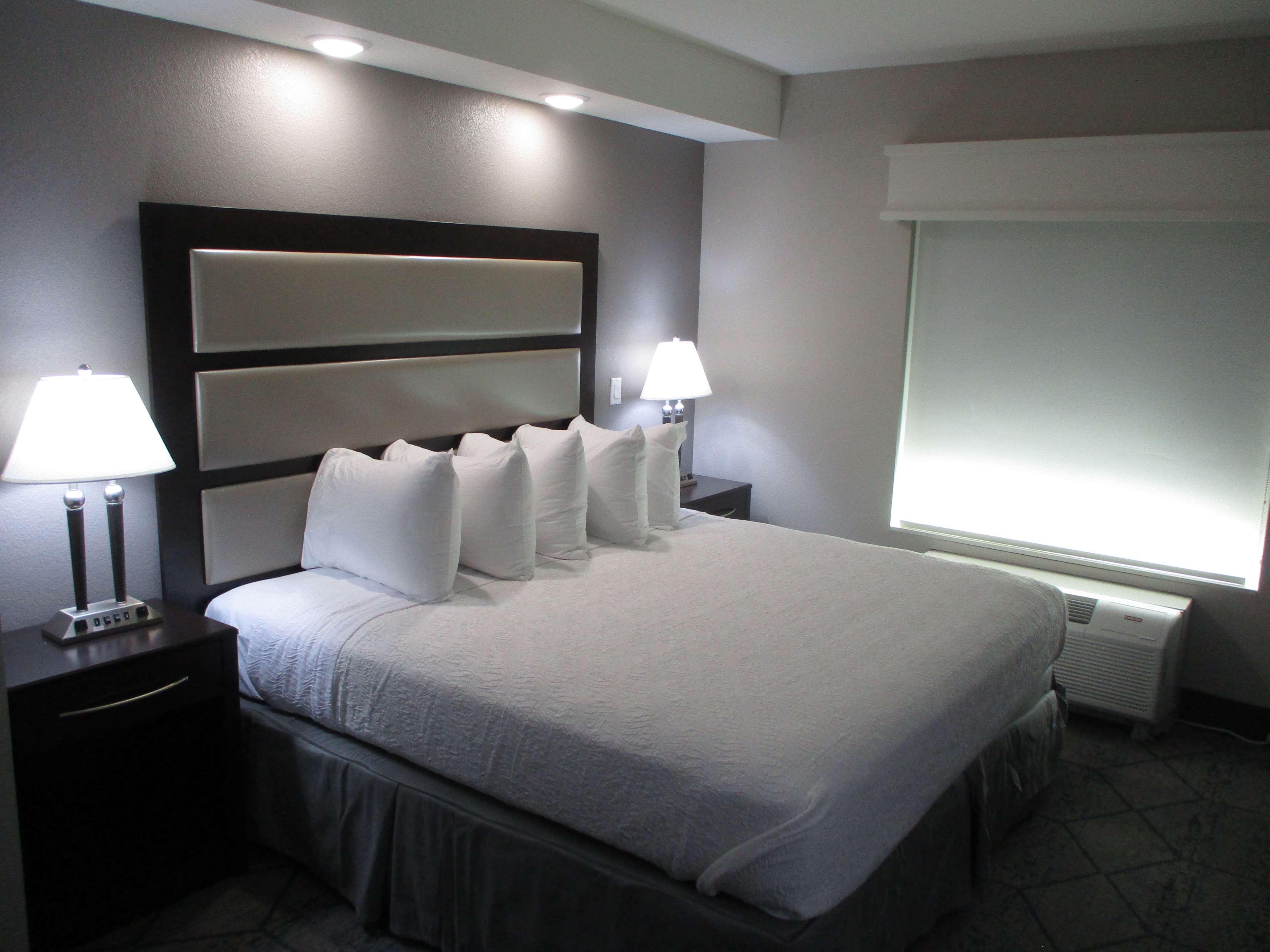 Best Western Plus Mcpherson Екстер'єр фото