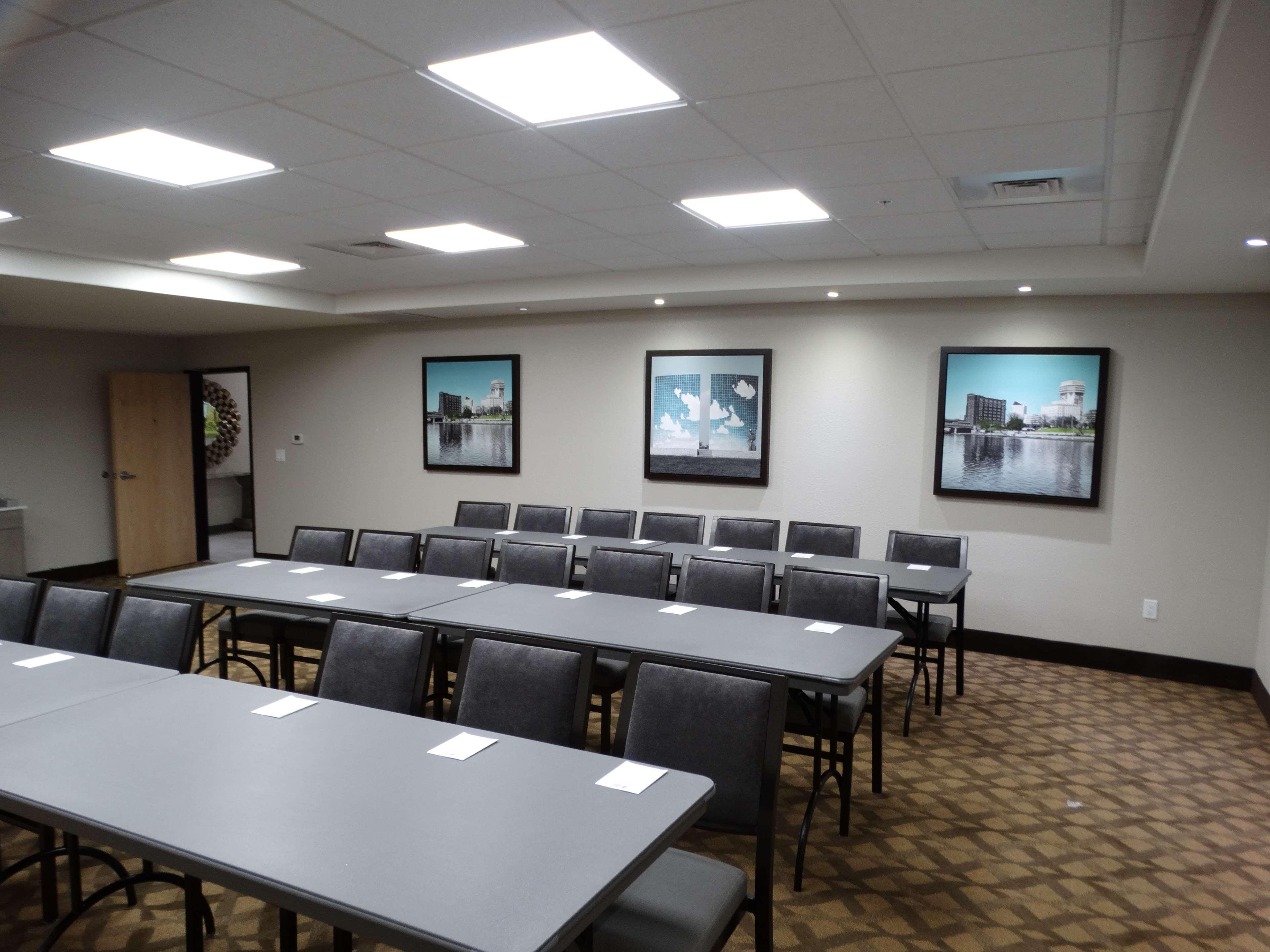 Best Western Plus Mcpherson Екстер'єр фото